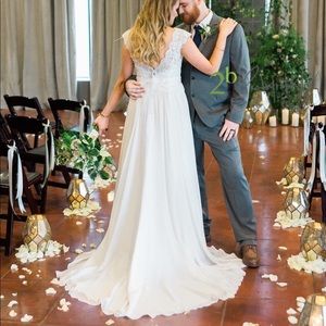 David’s Bridal Size 10 wedding dress